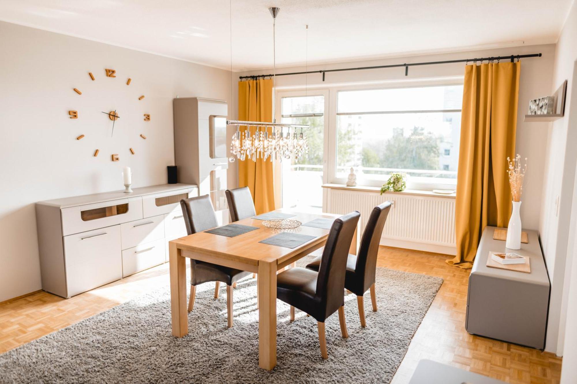 Me Homes - Grosse Moderne Designer-Wohnung Fuer Urlaub Und Business - Mit Kueche, Buero, Balkon Und 2 Parkplaetzen ไบรอยท์ ภายนอก รูปภาพ