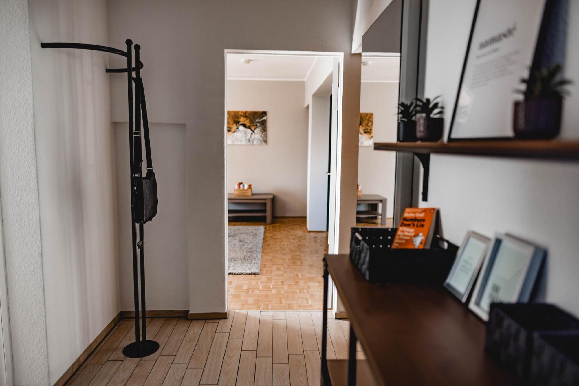 Me Homes - Grosse Moderne Designer-Wohnung Fuer Urlaub Und Business - Mit Kueche, Buero, Balkon Und 2 Parkplaetzen ไบรอยท์ ภายนอก รูปภาพ