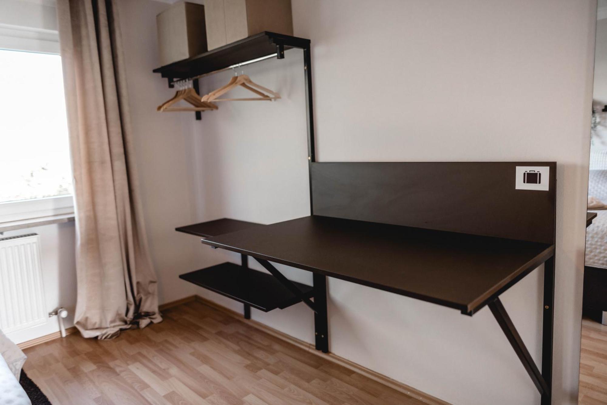 Me Homes - Grosse Moderne Designer-Wohnung Fuer Urlaub Und Business - Mit Kueche, Buero, Balkon Und 2 Parkplaetzen ไบรอยท์ ภายนอก รูปภาพ