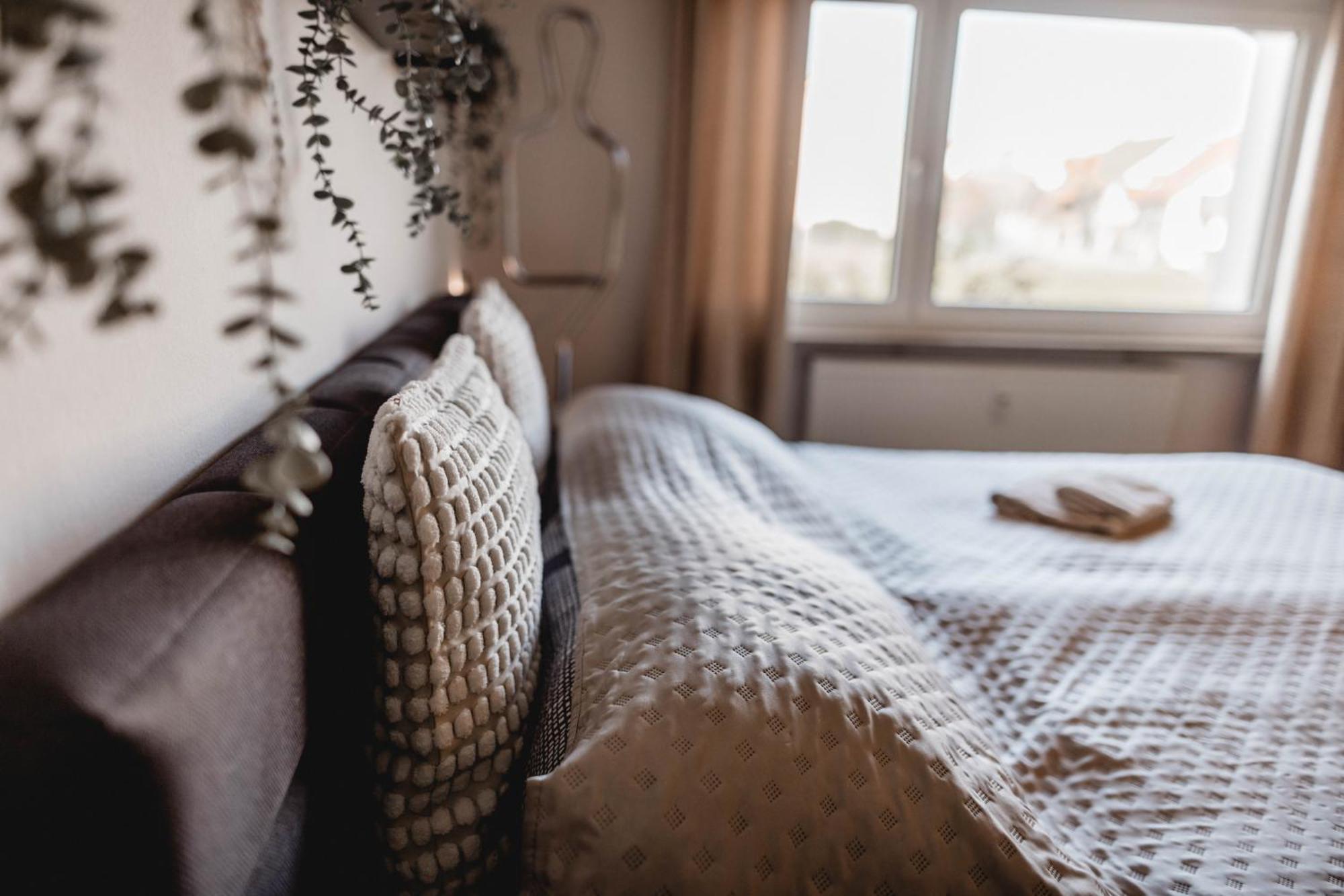 Me Homes - Grosse Moderne Designer-Wohnung Fuer Urlaub Und Business - Mit Kueche, Buero, Balkon Und 2 Parkplaetzen ไบรอยท์ ภายนอก รูปภาพ